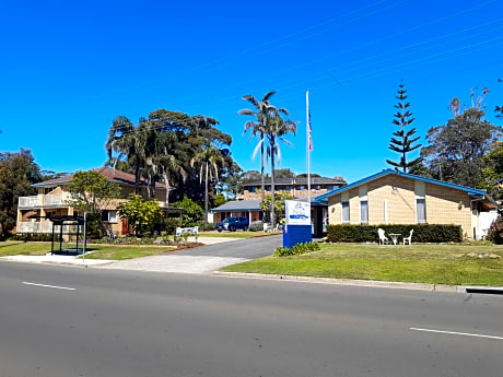 Dolphins of Mollymook Motel and Fifth Green Apartments