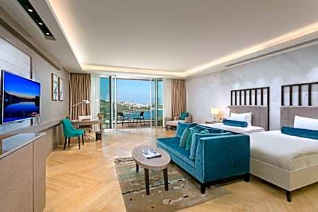 DELUXE SEA VIEW TWIN BED