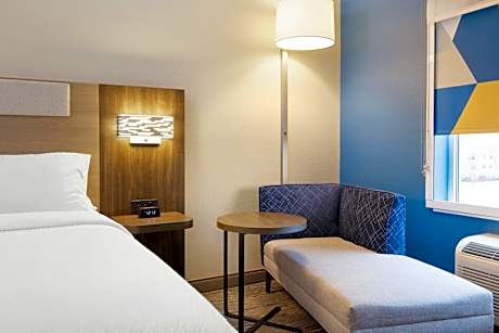 Standard King Room with Mobility Accessible Tub