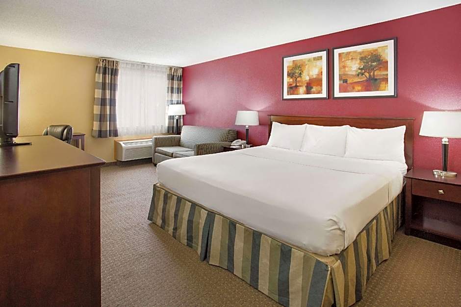 Ramada by Wyndham Bettendorf