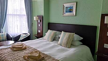 King-Standard-Ensuite with Shower-Street View-(New)
