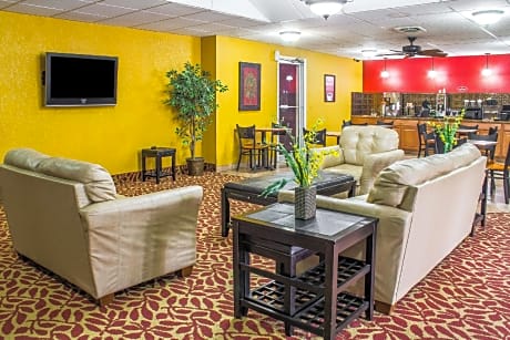 Econo Lodge Inn & Suites