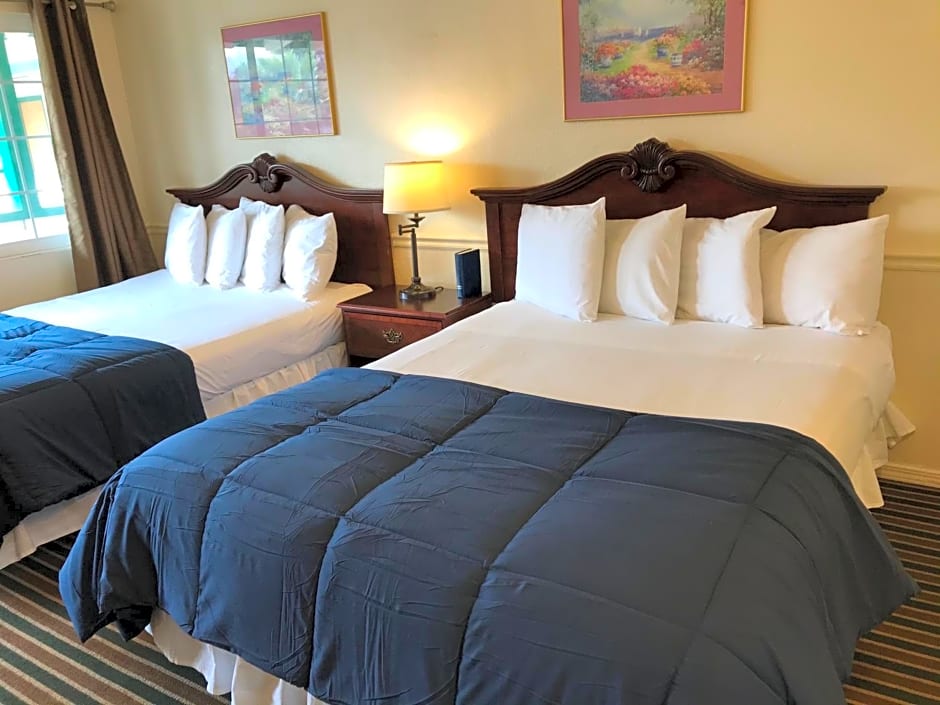 Monterey Pines Inn