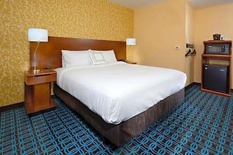 King Room with Bathtub and Transfer Shower - Mobility Access/Hearing Accessible