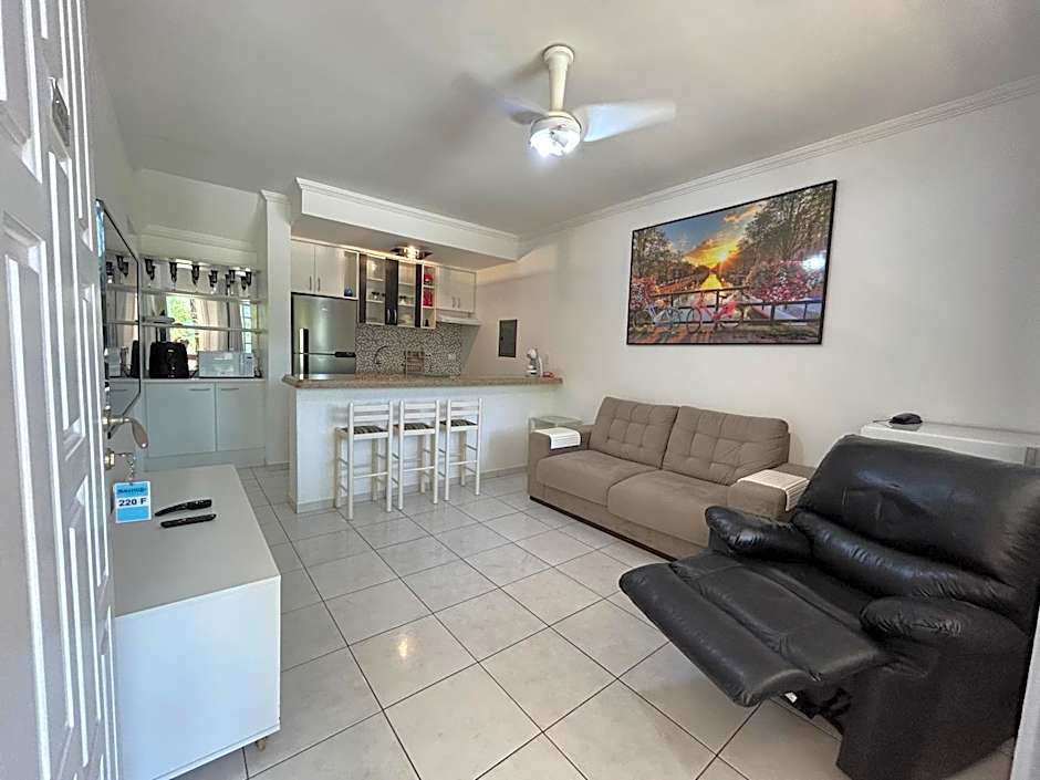 Flat Estudio 220 amarílis 3 Piscinas climatizadas, carregar veiculo eletrico, Bertioga, Riviera de São Lourenço Apartamento estúdio, cozinha equipada completa, serviço de hotelaria, limpeza e trocas diária de toalhas, WI-FI 500 MB