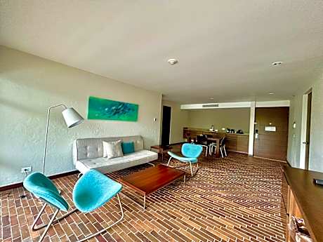 JUNIOR SUITE CAMA KING BALCON NON SMOKING - C2