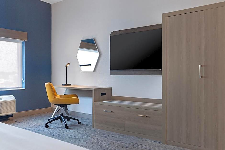 Holiday Inn Express And Suites St.Thomas. By IHG