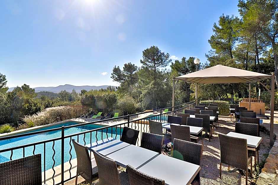 Les Arbousiers Village Hôtel Provençal