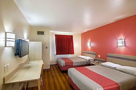 Deluxe Quadruple Room - Non-Smoking