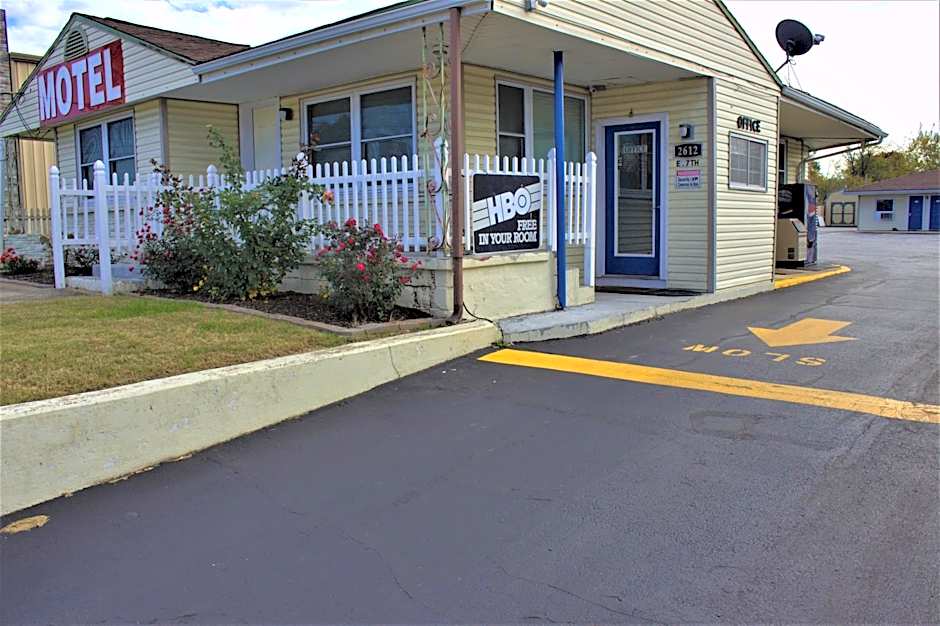Plaza Motel
