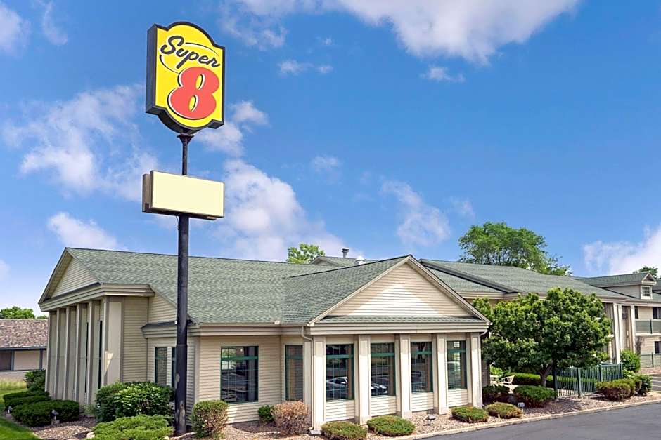 Photo 1 of 34 of Super 8 by Wyndham Hudson
