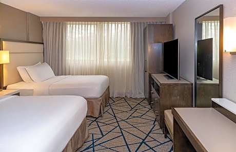 Premium Queen Suite with Two Queen Beds - Non-Smoking