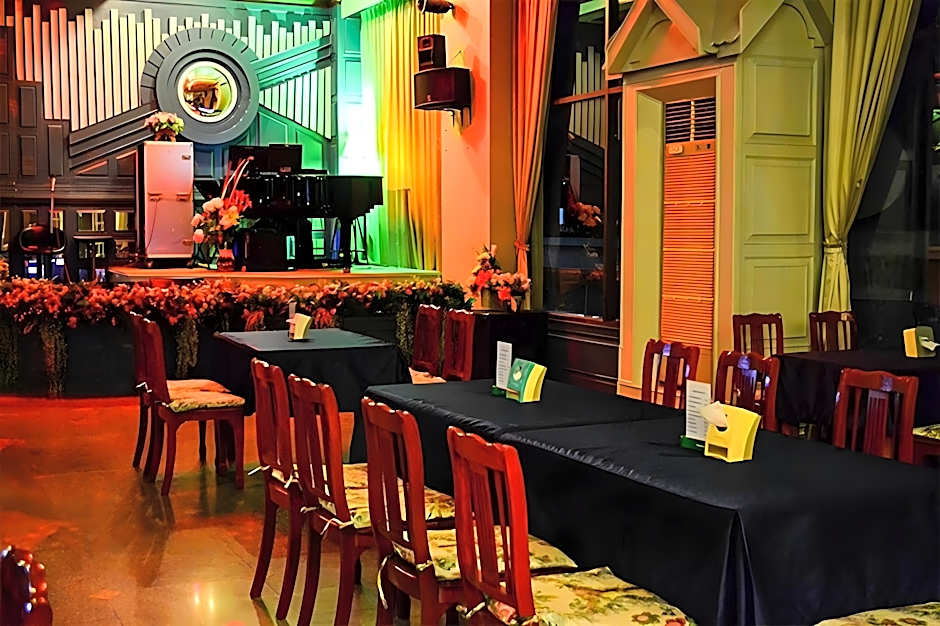 Lom Sak Nattirat Hotel