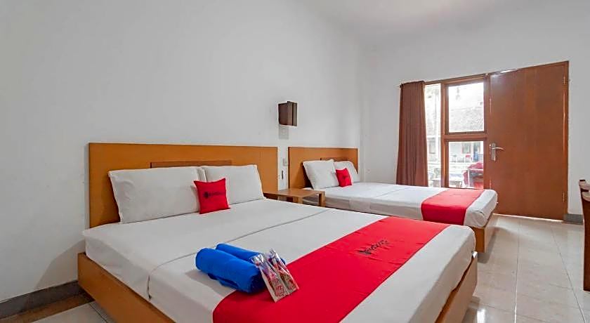 RedDoorz Plus @ Hotel Sofia Pangandaran