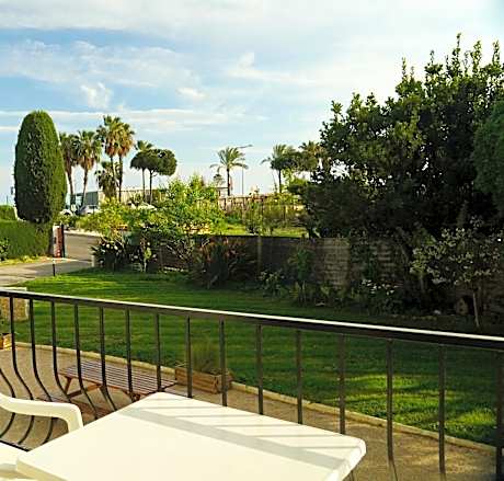Studio with Garden View