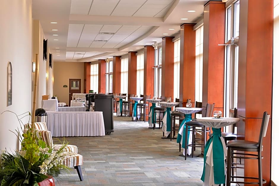 Holiday Inn Madison at The American Center by IHG