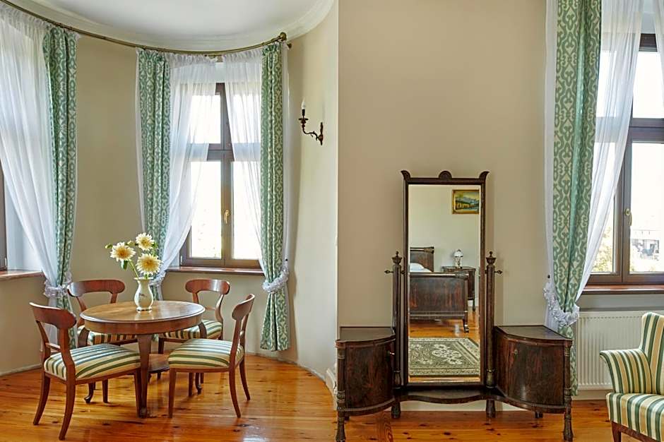 Pałac w Orli - pokoje, restauracja