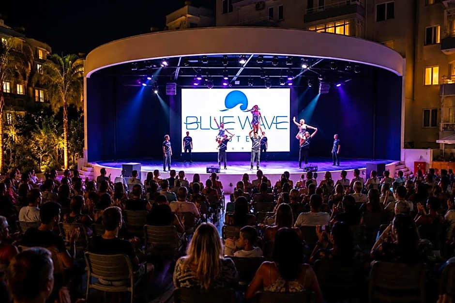 Blue Wave Suite Hotel