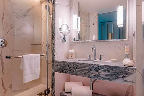 King Guest Room With Patio