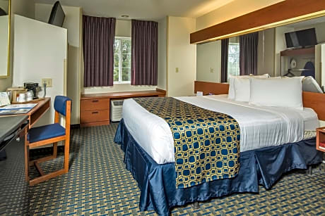 1 Queen Bed, Studio Suite, Non-Smoking