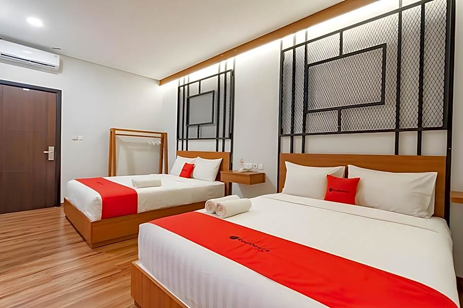 RedDoorz Plus @ Doorman Guest House