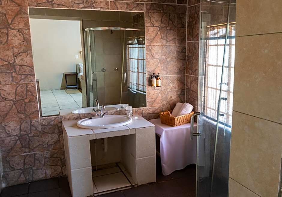 Lions Rock Rapids - Lodge