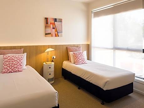 Self Contained Deluxe Two-Bedroom Unit - Disability Access