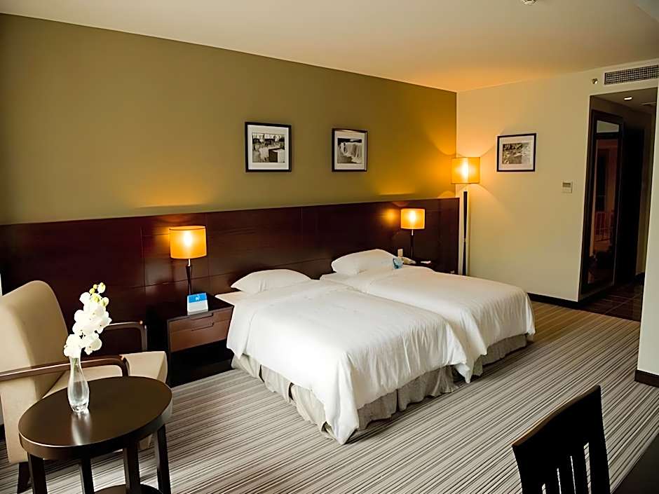 Hotel Sixty3