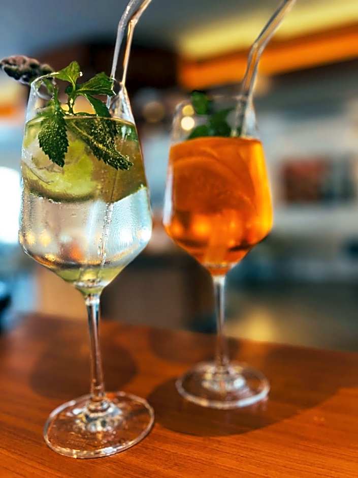 Moselhotel Weinhaus Simon `Sauna`Restaurant`ELadesäule