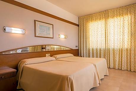 Triple Room (3 Adults)