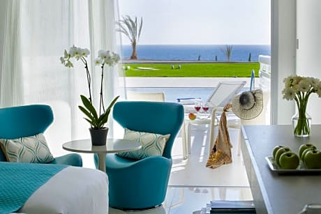 FAMILY ROOM SIDE SEA VIEW