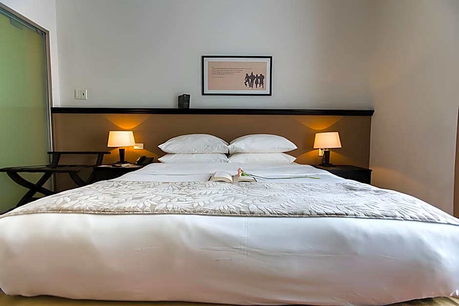 The Alcove Library Hotel