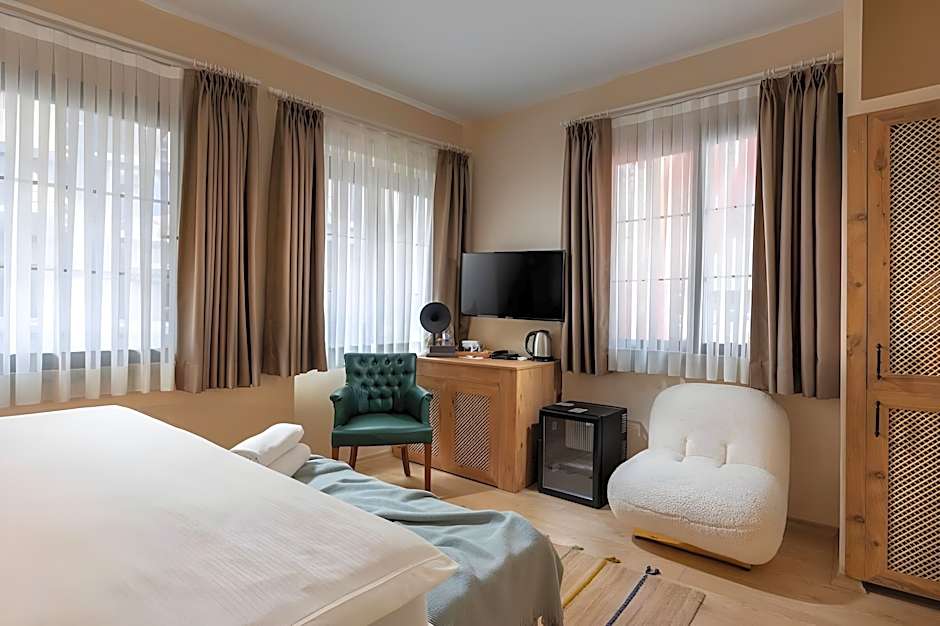 Gran Via Alsancak ( Boutique Hotel )