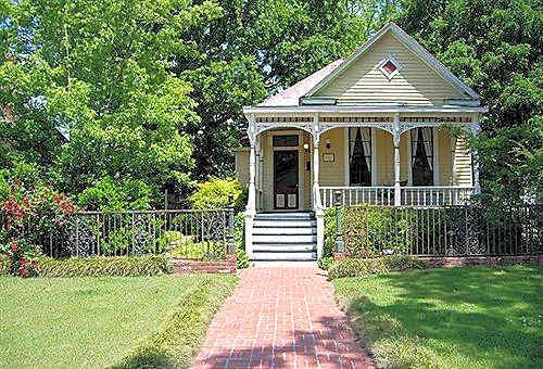 Rothschild-Pound House Inn