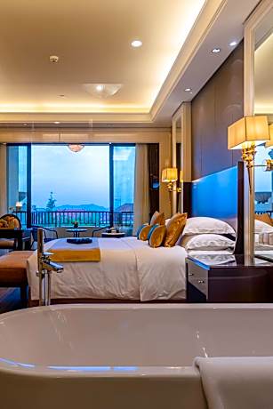 Deluxe King or Twin Room with Garden View