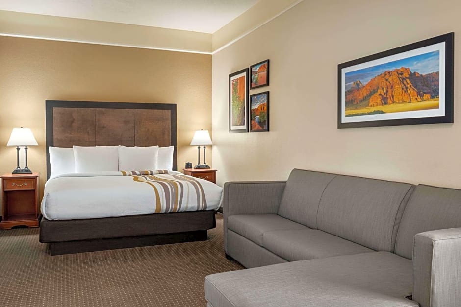 Photo 1 of 1 of Deluxe Executive 1 King Bed and 1 Queen Bed Suite, Pool View