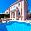 Lorenzo Villas with Private Pool, 200m from the beach, by ZanteWize