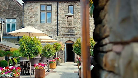 Lanelay Hall Hotel & Spa