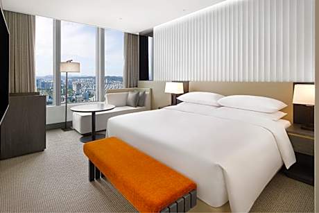 Business Deluxe King Room