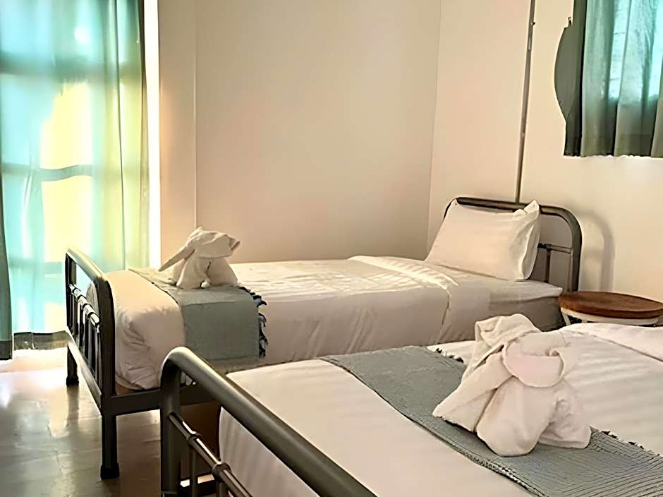 Memmoth Cafe & Hostel in Lampang