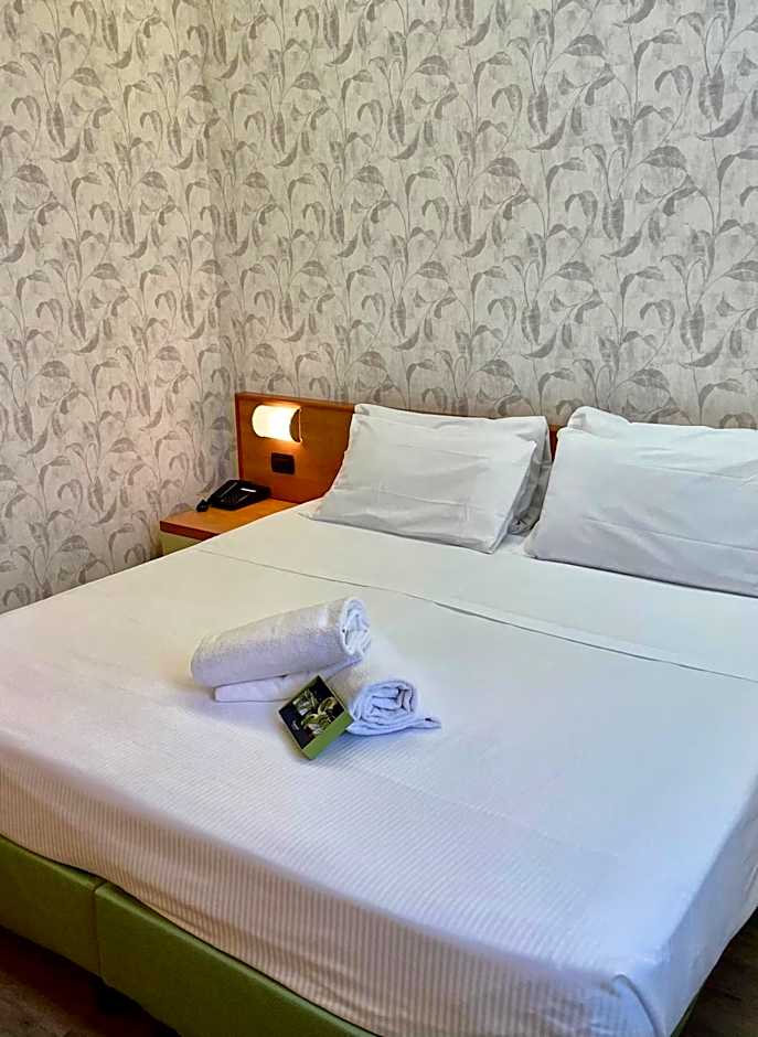 Hotel Embassy