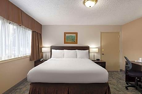 Travelodge by Wyndham Thunder Bay ON