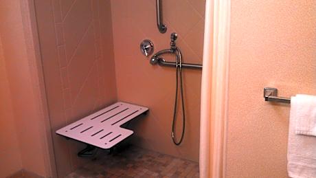 1 KING MOBILITY ACCESS ROLL IN SHOWER NOSMOK