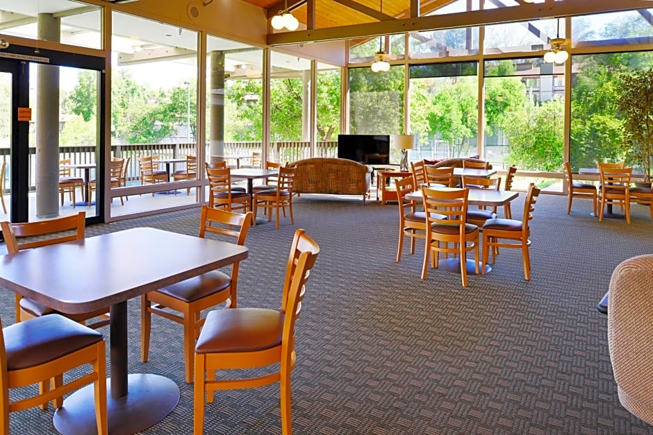 Riviera Oaks Resort And Racquet Club