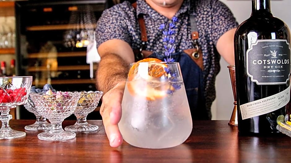 Oinou Strata - Adults Only