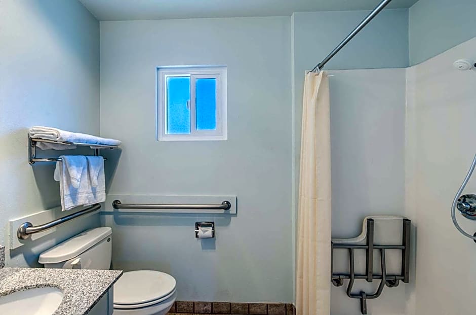 Econo Lodge Inn & Suites Yreka