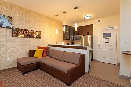 King Studio with Sofa Bed - Hearing Accessible