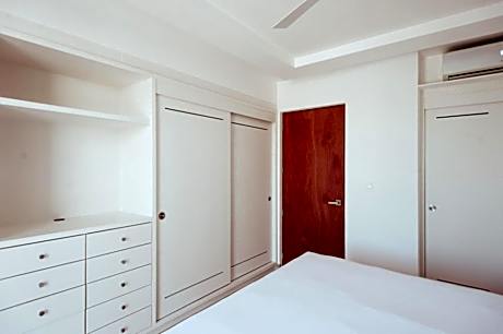 Two-bedroom Family Private Jacuzzi & Roof