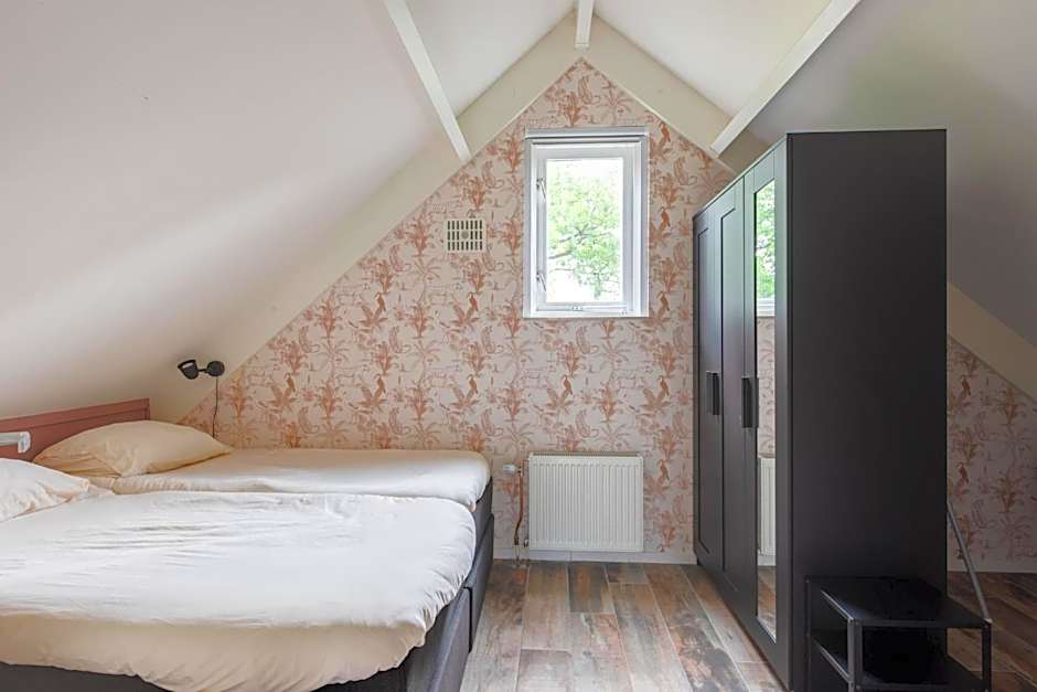 Het Huys Ewijk mooi luxe en een laadpaal