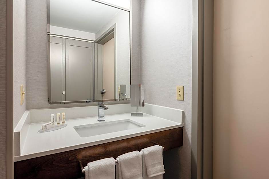 Courtyard by Marriott Columbus Airport